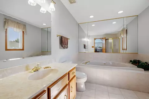 Bath - 19425 Everett Ln, Mokena, IL 60448 photo 2 of 4