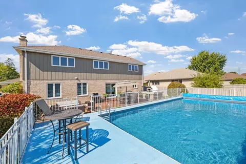 Exterior - 19425 Everett Ln, Mokena, IL 60448 photo 5 of 10