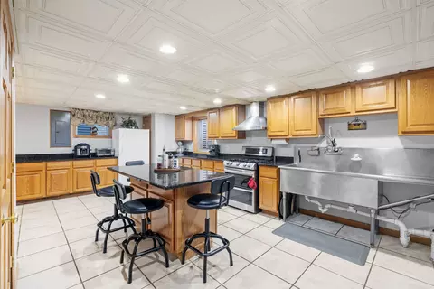 Kitchen - 19425 Everett Ln, Mokena, IL 60448 photo 3 of 4