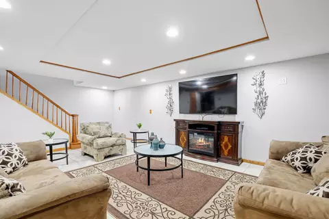 Living - 19425 Everett Ln, Mokena, IL 60448 photo 3 of 3