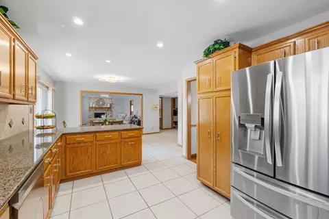 Kitchen - 19425 Everett Ln, Mokena, IL 60448 photo 2 of 4