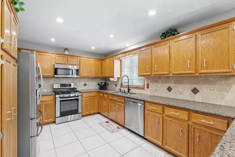Kitchen - 19425 Everett Ln, Mokena, IL 60448 photo 1 of 4