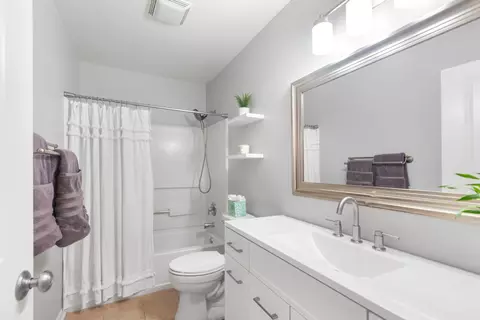 Bath - 235 Walker Dr, Elburn, IL 60119 photo 2 of 3