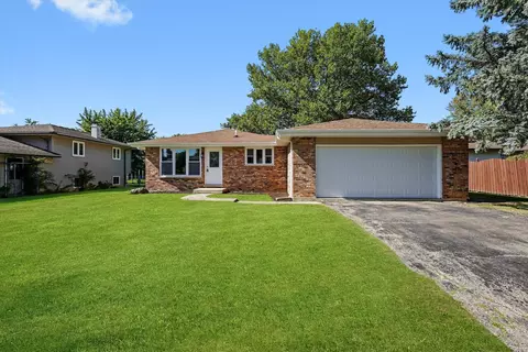 721 Reef Rd, Lockport, IL 60441