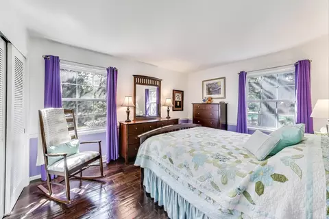 Bedroom - 1121 Forest Dr, Elgin, IL 60123 photo 4 of 5
