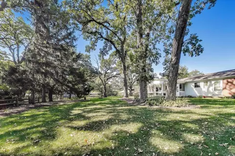 Exterior - 1121 Forest Dr, Elgin, IL 60123 photo 10 of 11