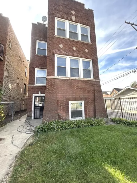 3247 W Thomas St, Chicago, IL 60651