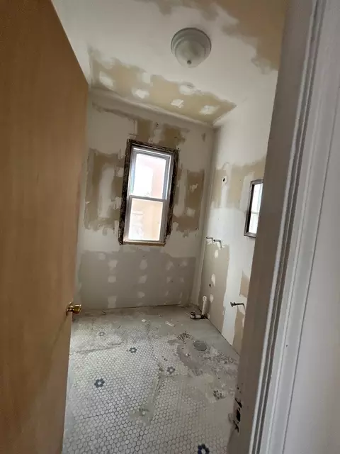 Bath - 3247 W Thomas St, Chicago, IL 60651 photo 1 of 3