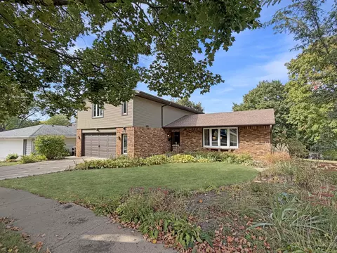 1712 Wood St, Freeport, IL 61032