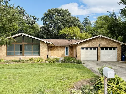 506 Stevens Ct, Sleepy Hollow, IL 60118