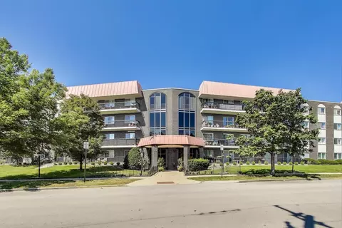 4840 Foster St #304, Skokie, IL 60077