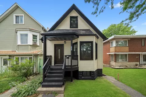 10823 S Ewing Ave, Chicago, IL 60617 photo 1