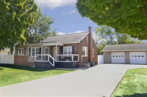 305 E 12th St, Streator, IL 61364