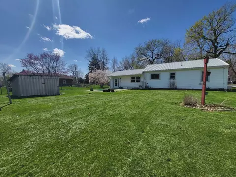 Exterior - 405 S Grove St, Colfax, IL 61728 photo 3 of 3