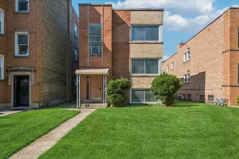8940 Lamon Ave, Skokie, IL 60077