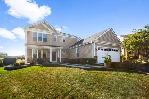 9 Arthur Ct, Streamwood, IL 60107