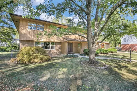 6 Regent Ct, Champaign, IL 61820