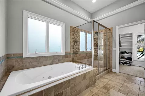 Bath - 2803 Luke Rd, Bloomington, IL 61704 photo 2 of 5