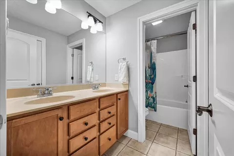 Bath - 2803 Luke Rd, Bloomington, IL 61704 photo 5 of 5