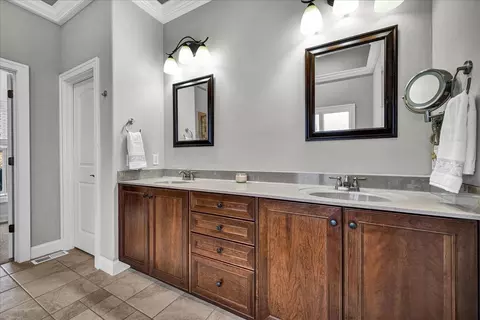 Bath - 2803 Luke Rd, Bloomington, IL 61704 photo 1 of 5
