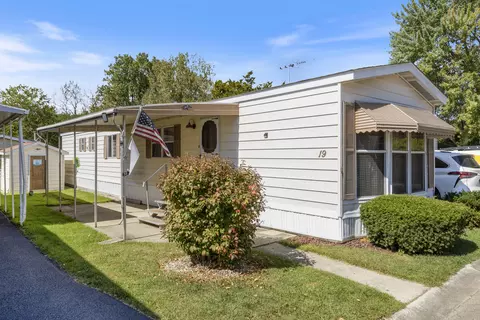 27 W370 Geneva Rd #19, West Chicago, IL 60185