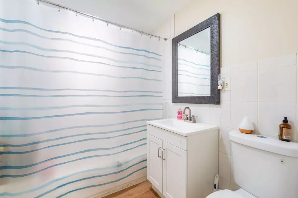 Bath - 2734 N 74th Ct, Elmwood Park, IL 60707 photo 3 of 3