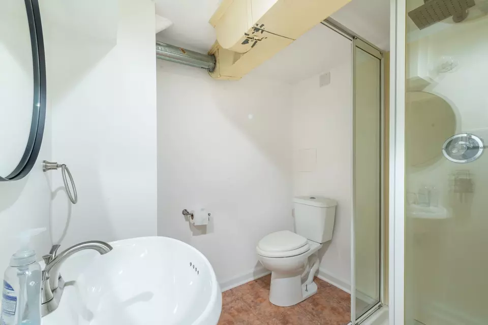 Bath - 2734 N 74th Ct, Elmwood Park, IL 60707 photo 2 of 3