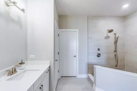 Bath - 23217 W Kennebec Dr, Plainfield, IL 60585 photo 2 of 5