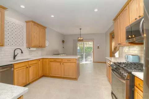 Kitchen - 515 Madison Ln, Elgin, IL 60123 photo 1 of 4