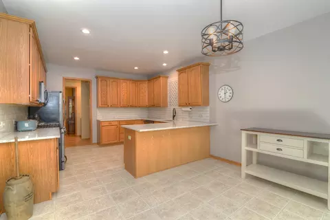 Kitchen - 515 Madison Ln, Elgin, IL 60123 photo 4 of 4