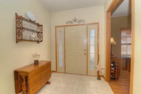 Entry Way - 515 Madison Ln, Elgin, IL 60123 photo 5 of 5