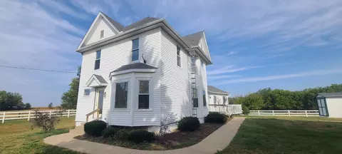 9020 E Flagg Rd, Rochelle, IL 61068