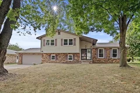 205 Hammitt Dr, Normal, IL 61761