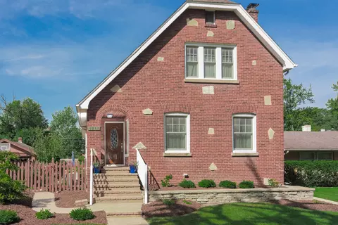 3842 Woodside Ave, Brookfield, IL 60513