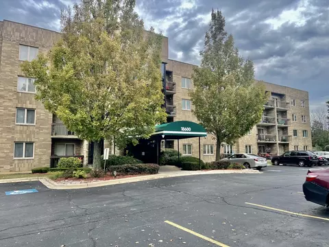 18600 Village West Dr #310, Hazel Crest, IL 60429