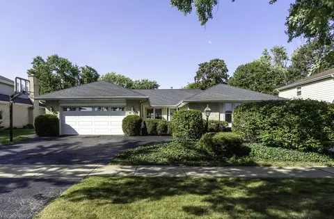 1622 E Greenwood Dr, Mount Prospect, IL 60056