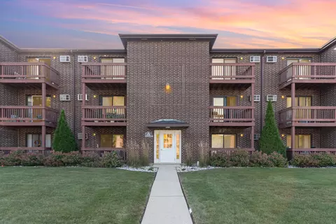 1002 Spruce St #1B, Glendale Heights, IL 60139