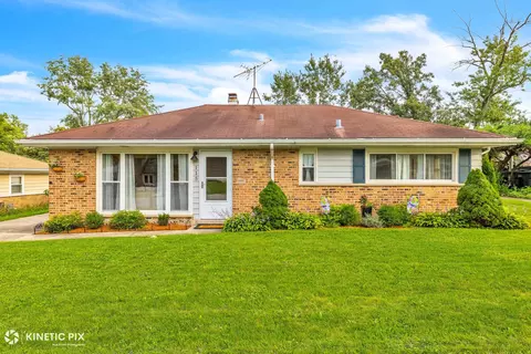 115 Shabbona Dr, Park Forest, IL 60466