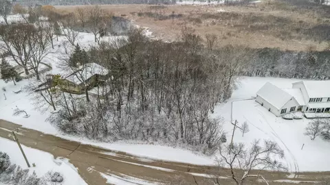 24334 N Grandview Dr, Lake Barrington, IL 60010