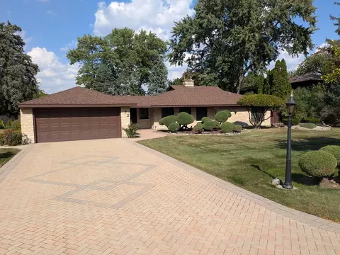 72 Timber View Dr, Oak Brook, IL 60523