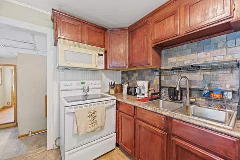 Kitchen - 901 E Babcock Ave, Addison, IL 60101 photo 1 of 2