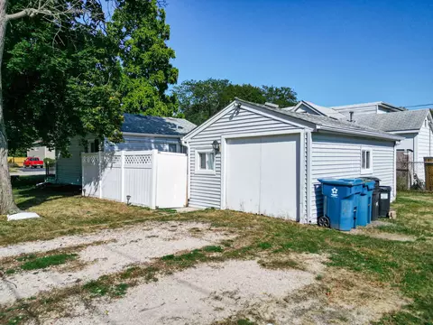 Exterior - 901 E Babcock Ave, Addison, IL 60101 photo 6 of 6