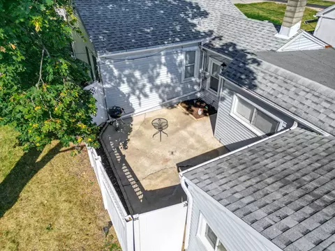 Exterior - 901 E Babcock Ave, Addison, IL 60101 photo 5 of 6