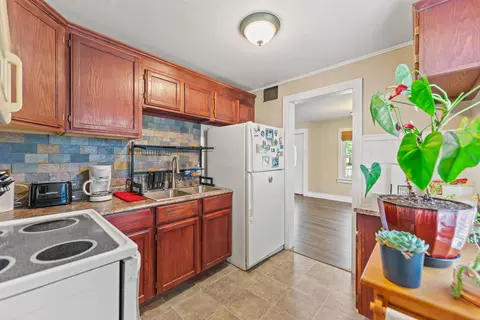 Kitchen - 901 E Babcock Ave, Addison, IL 60101 photo 2 of 2