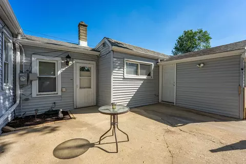 Exterior - 901 E Babcock Ave, Addison, IL 60101 photo 4 of 6
