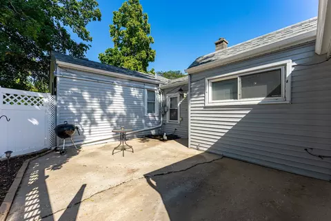 Exterior - 901 E Babcock Ave, Addison, IL 60101 photo 3 of 6