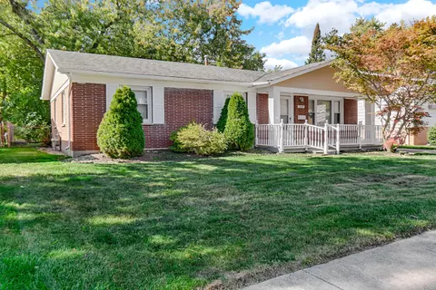 1225 N King Dr NE, South Holland, IL 60473