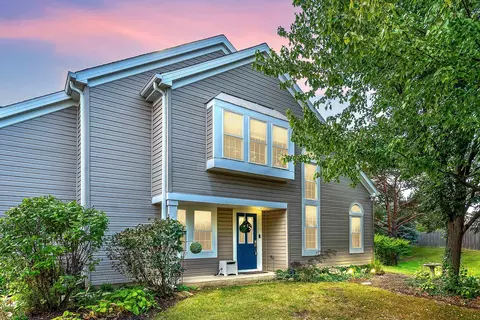 385 Wexford Ct, Carol Stream, IL 60188