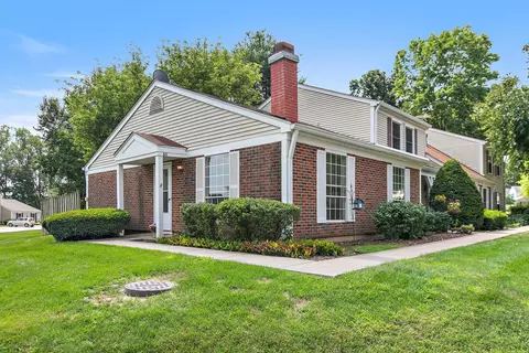 60 Bright Oaks Cir #1, Cary, IL 60013