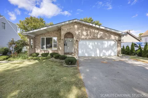 8214 45th St, Lyons, IL 60534